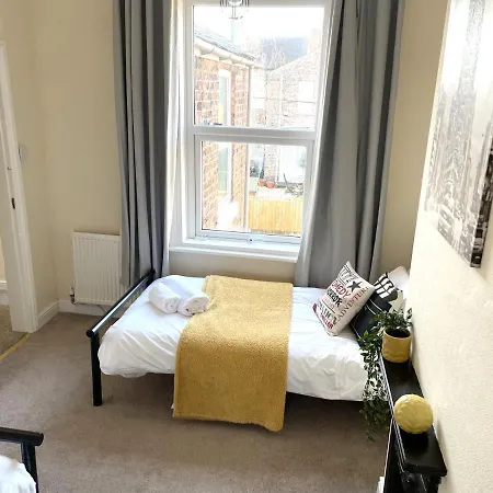 The Neville - Quaint Victorian With Free Parking *