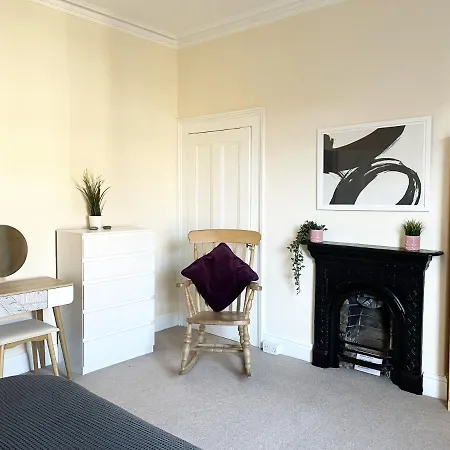 The Neville - Quaint Victorian With Free Parking *