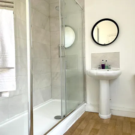 The Neville - Quaint Victorian With Free Parking