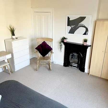 The Neville - Quaint Victorian With Free Parking *