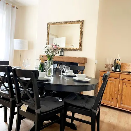 The Neville - Quaint Victorian With Free Parking Apartamento