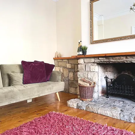 The Neville - Quaint Victorian With Free Parking