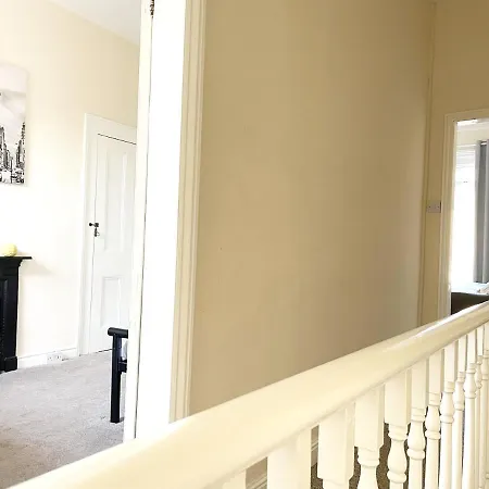 The Neville - Quaint Victorian With Free Parking Apartamento York