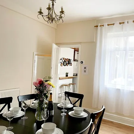 The Neville - Quaint Victorian With Free Parking Apartamento