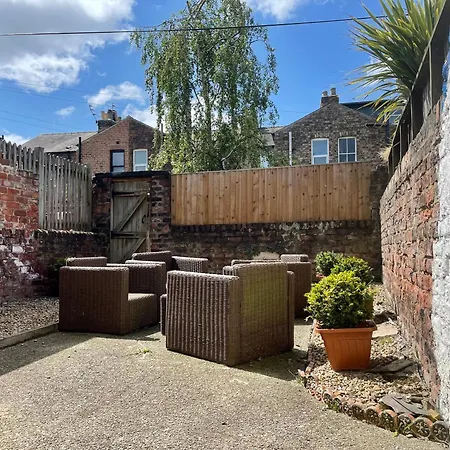 Apartman The Neville - Quaint Victorian With Free Parking