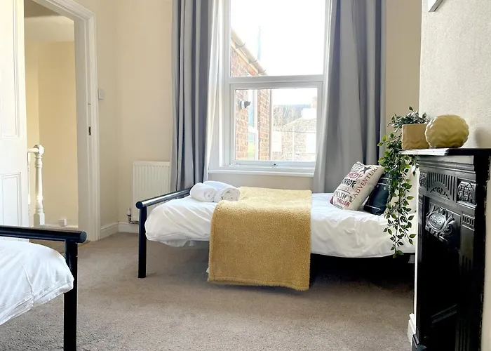 The Neville - Quaint Victorian With Free Parking *