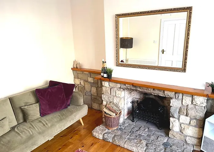 The Neville - Quaint Victorian With Free Parking