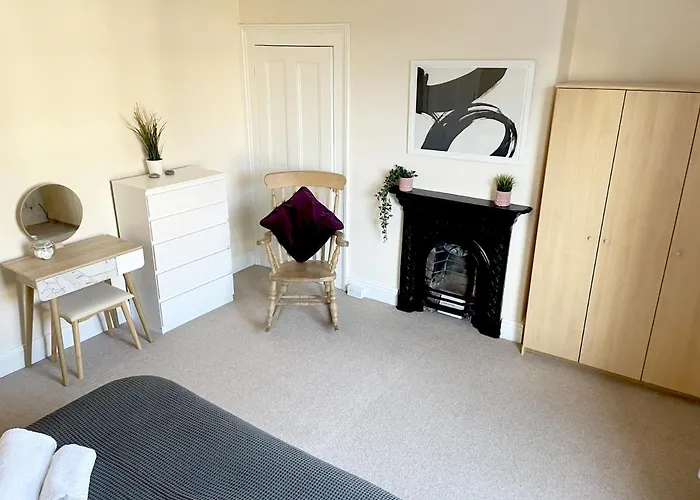 The Neville - Quaint Victorian With Free Parking *