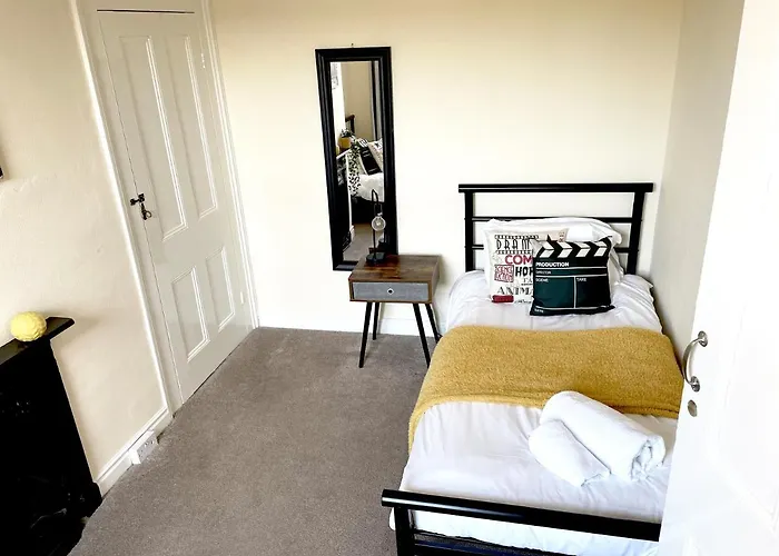 The Neville - Quaint Victorian With Free Parking Apartament