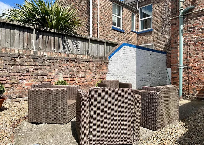 The Neville - Quaint Victorian With Free Parking York