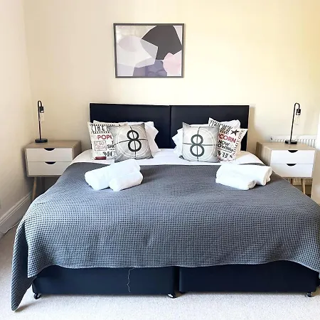 Apartment The Neville - Quaint Victorian With Free Parking